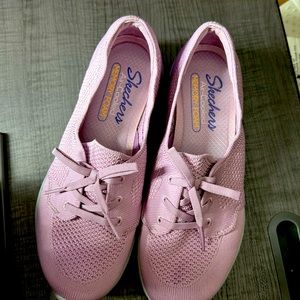 Sketchers lavender stretch fit